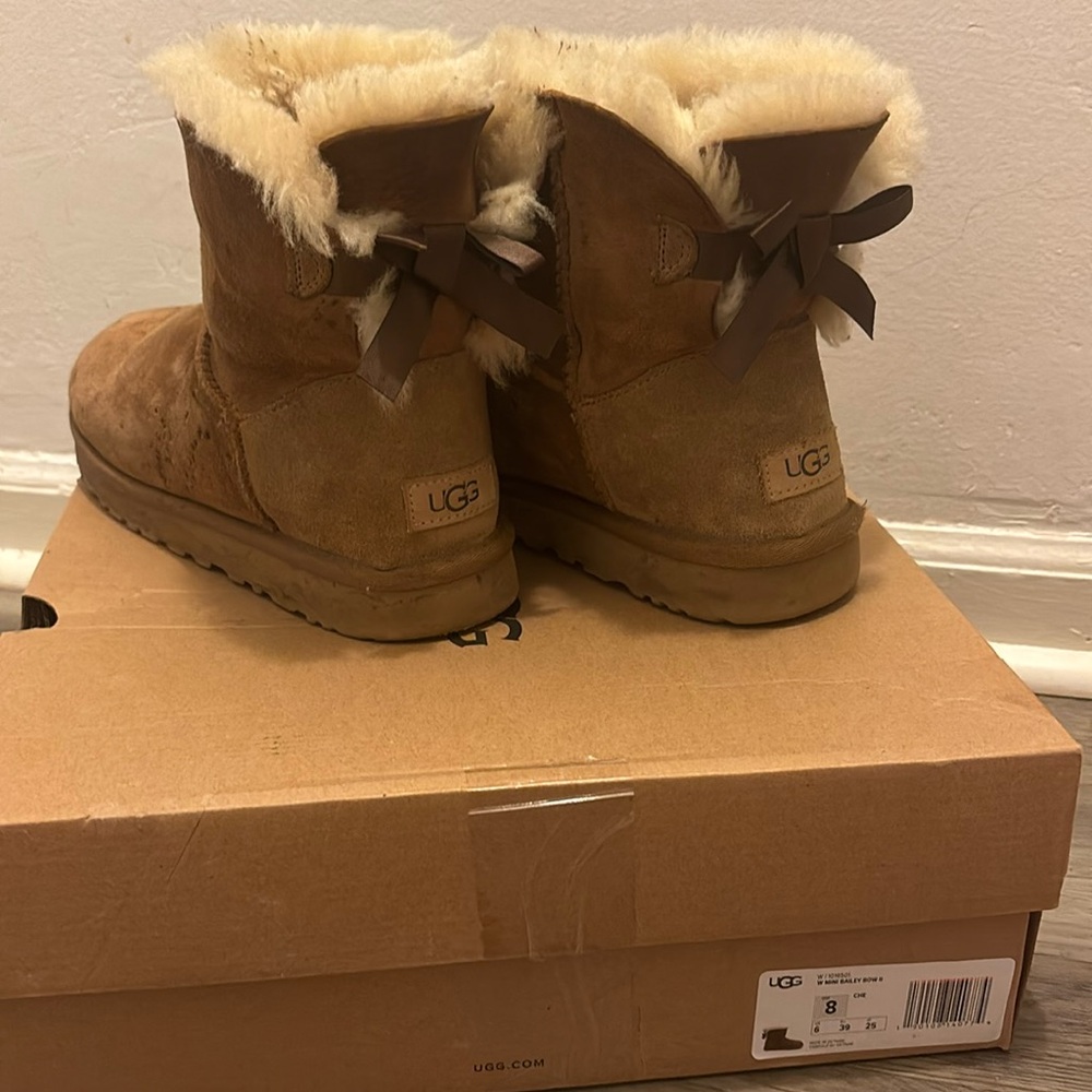 Bailey Bow tan uggs